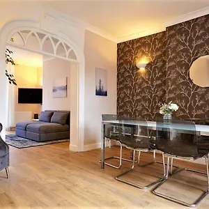 Meredith Way With Parking - Your Apartment